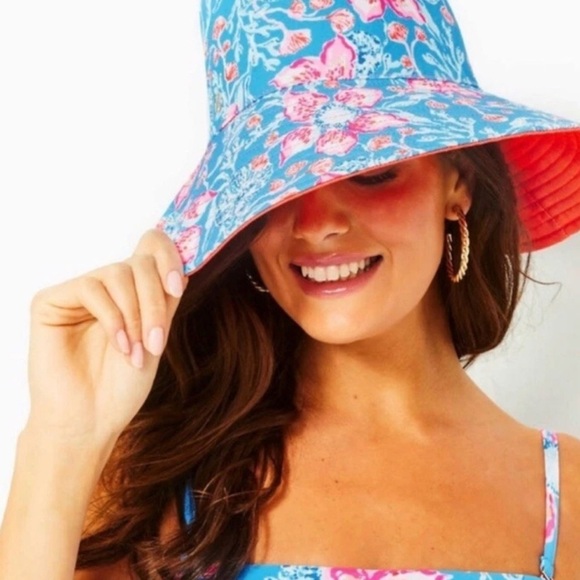 Lilly Pulitzer Floral Blue Pink Bucket Hat ?☀️ display picture 3
